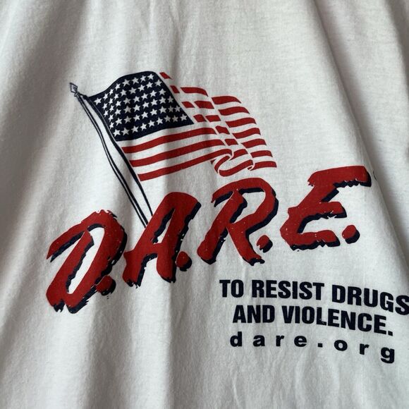 D.A.R.E T-Shirt Large Resists Drugs and Violence American Flag White Top Dare - Picture 2 of 10